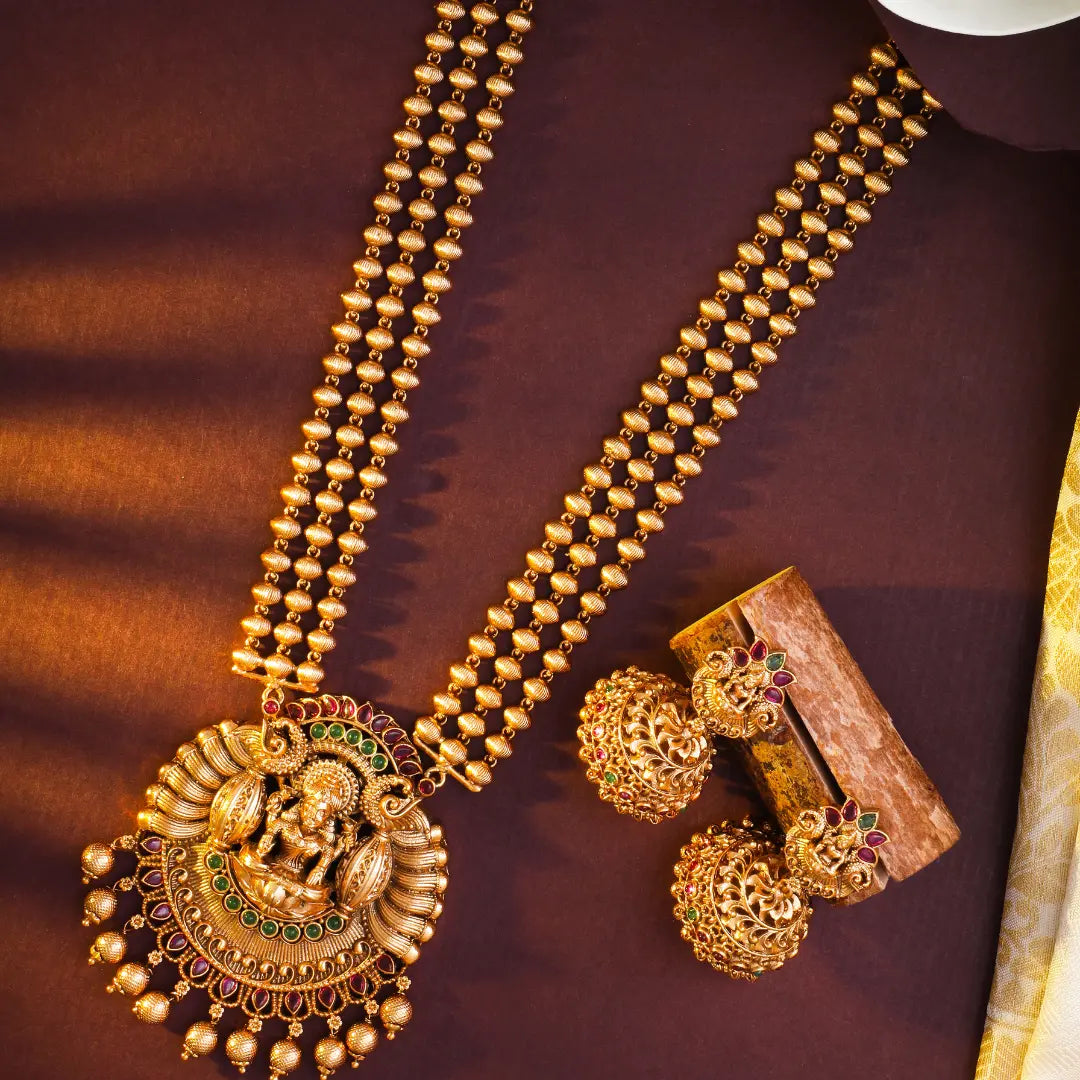 Three layered necklace set