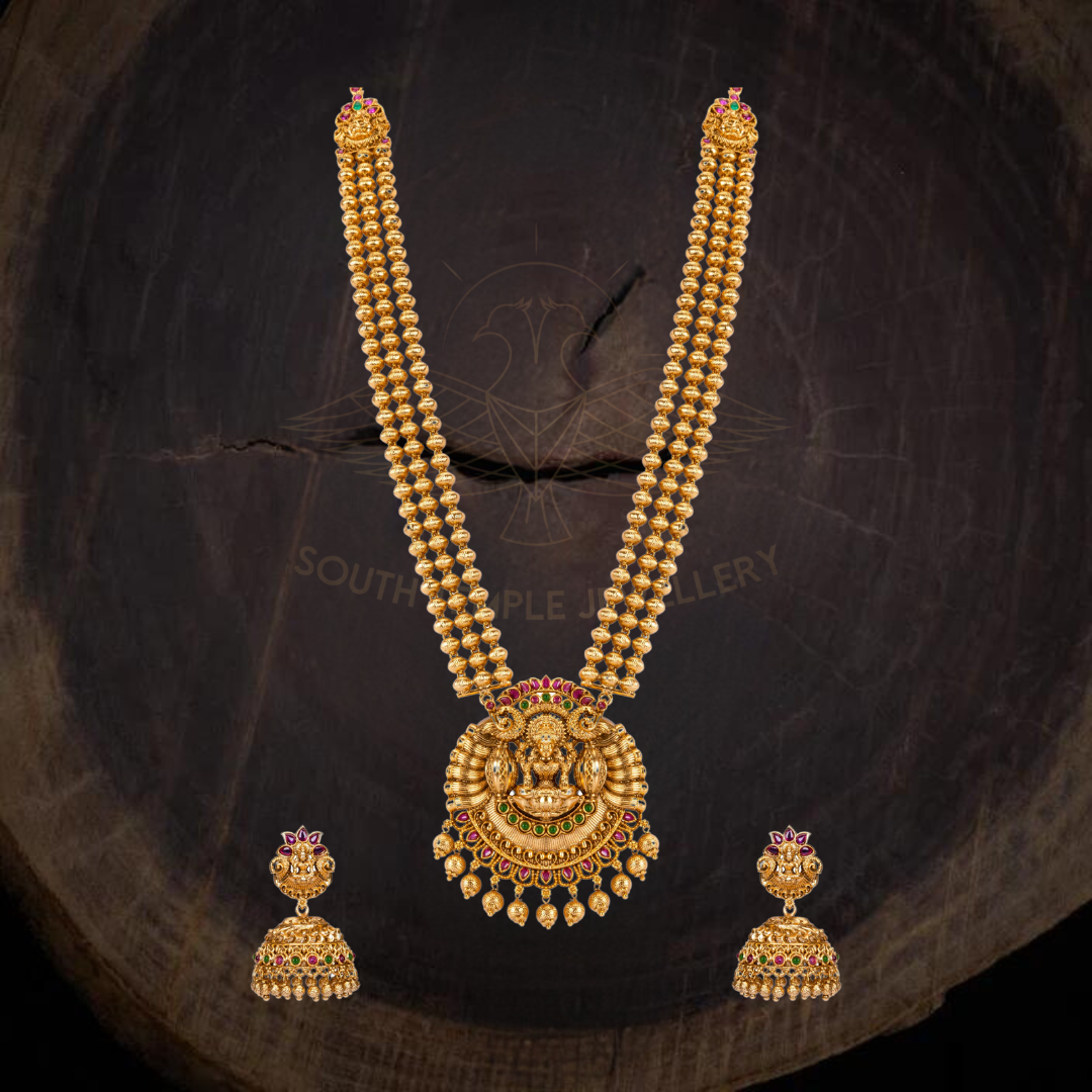 Three layered necklace set