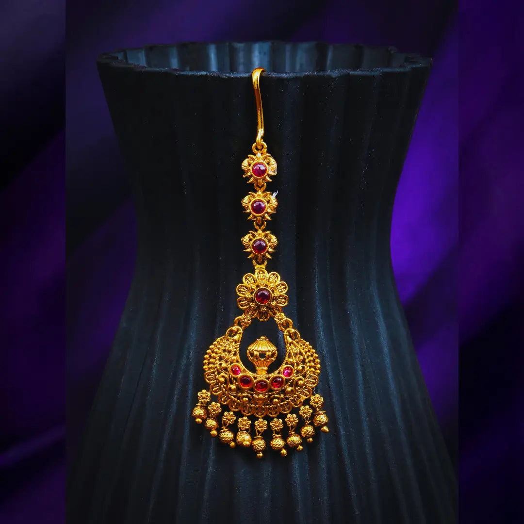 Antique Temple Maang Tikka – Gold-Plated & Gemstone Studded