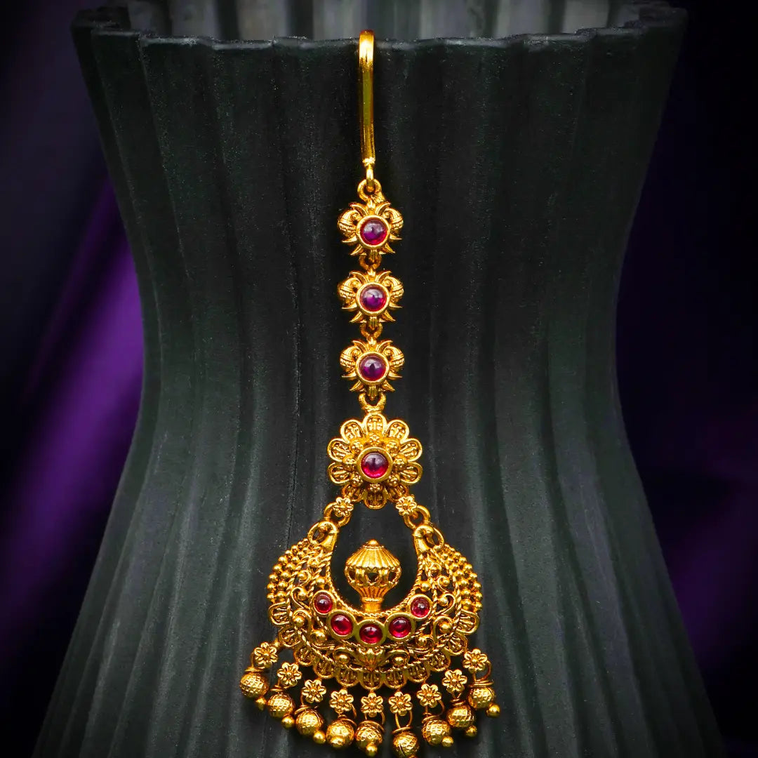 Minimalist Temple Maang Tikka – Gold-Plated Ruby Design