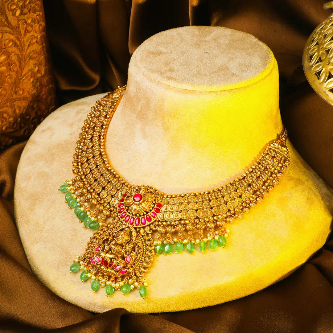 Short Necklace Set