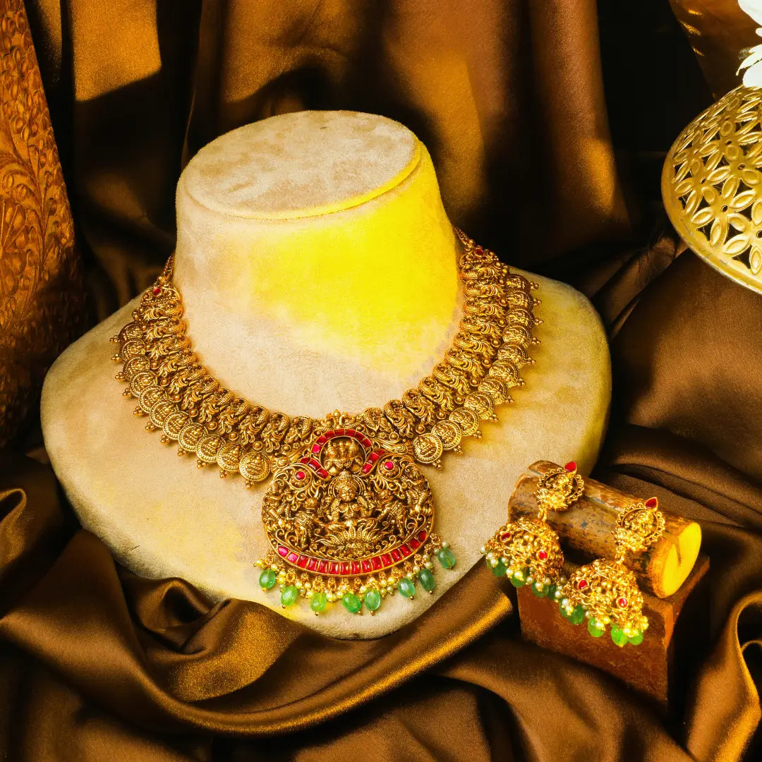 Short Necklace Set