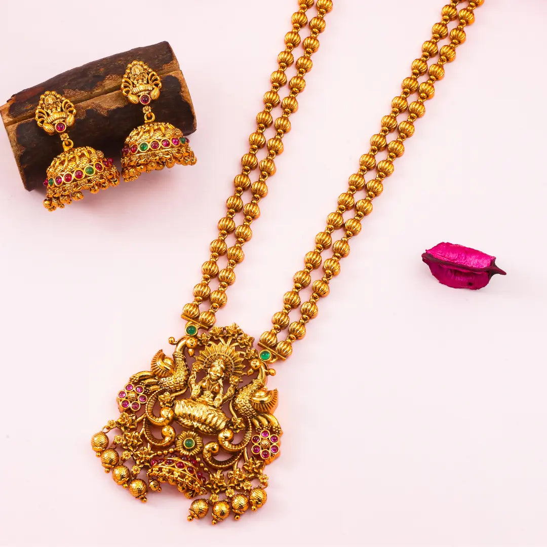 Modern Minimal Gold Pendant Set – Everyday Ethnic Elegance