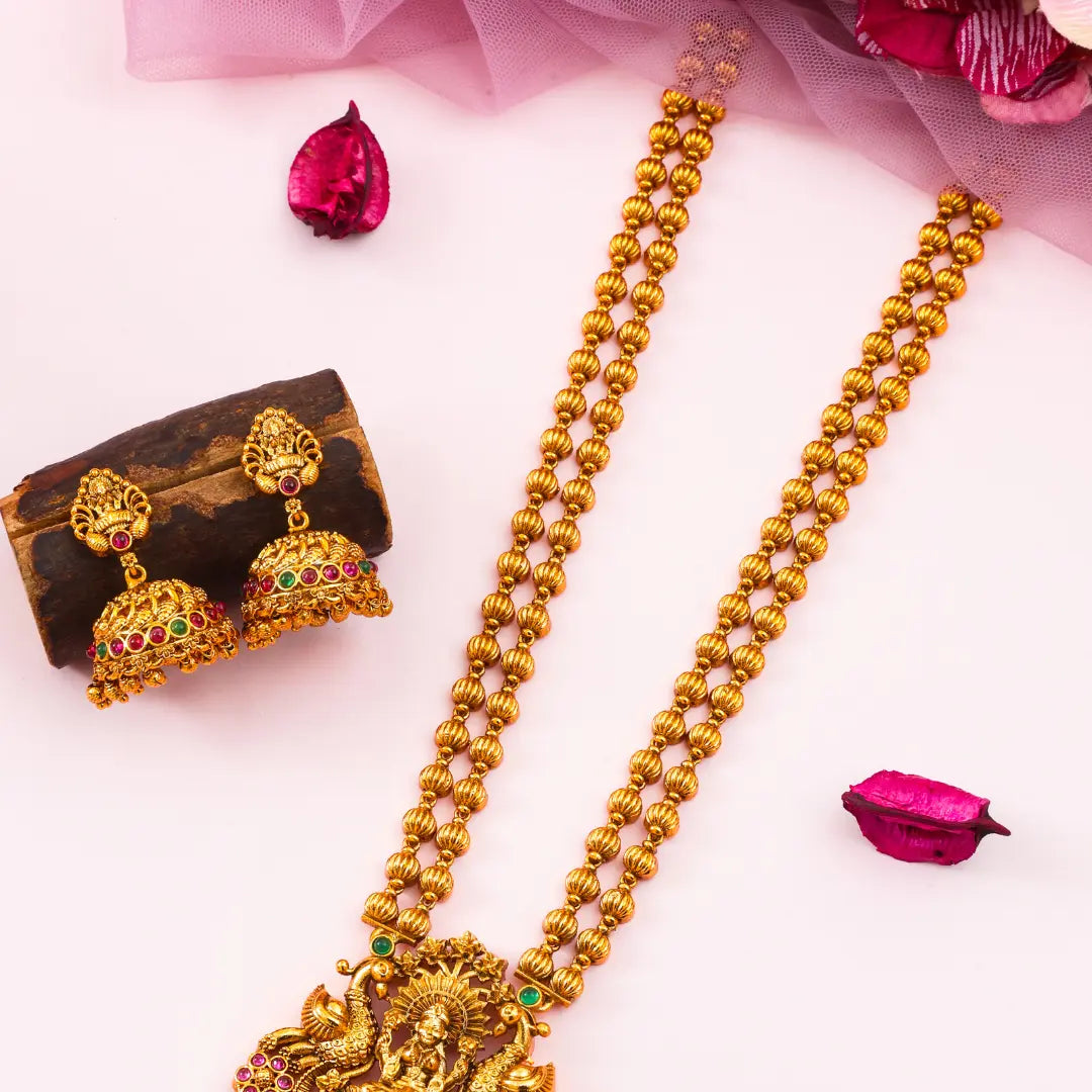 Modern Minimal Gold Pendant Set – Everyday Ethnic Elegance