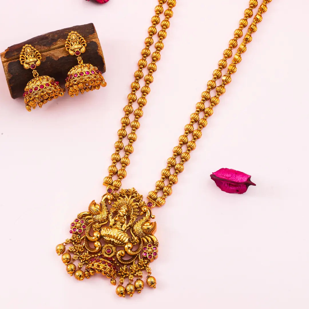Modern Minimal Gold Pendant Set – Everyday Ethnic Elegance