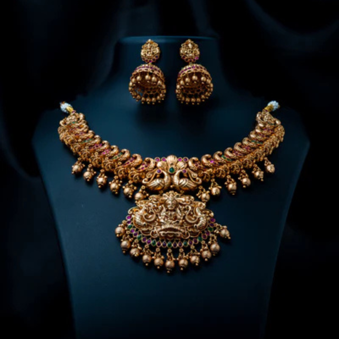 Throne Shine Necklace Set