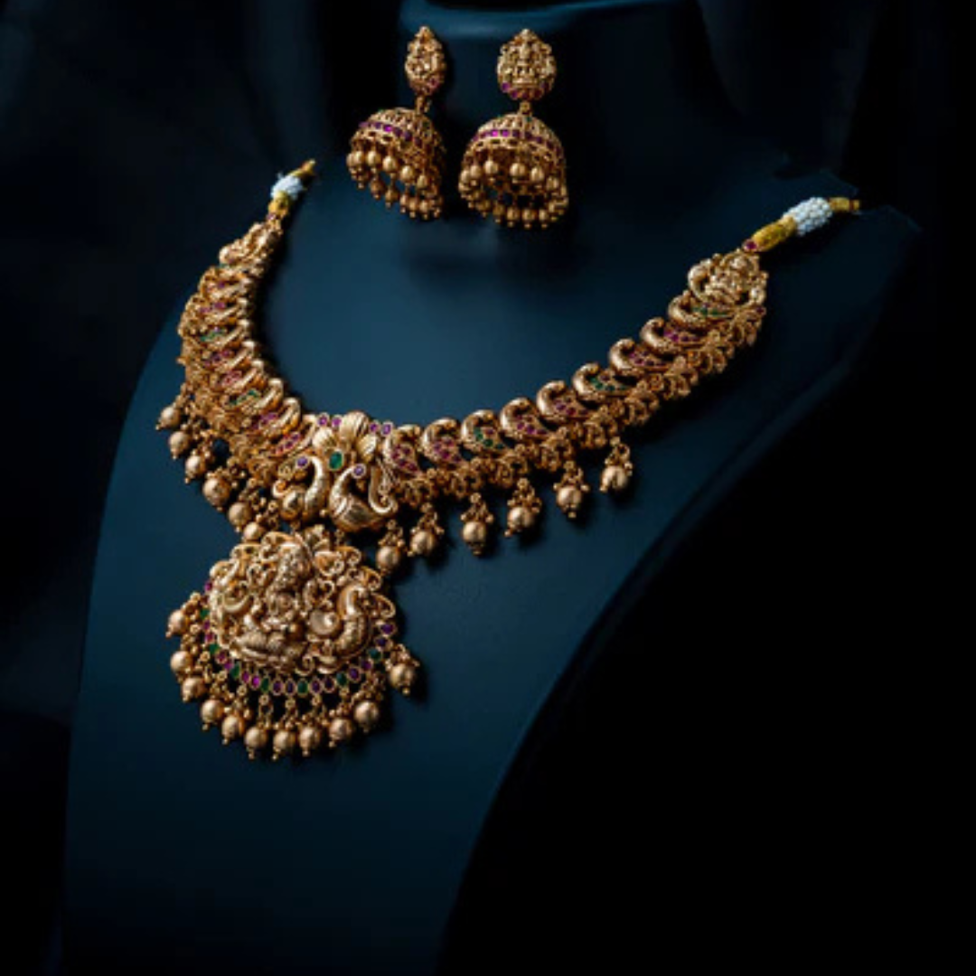 Throne Shine Necklace Set